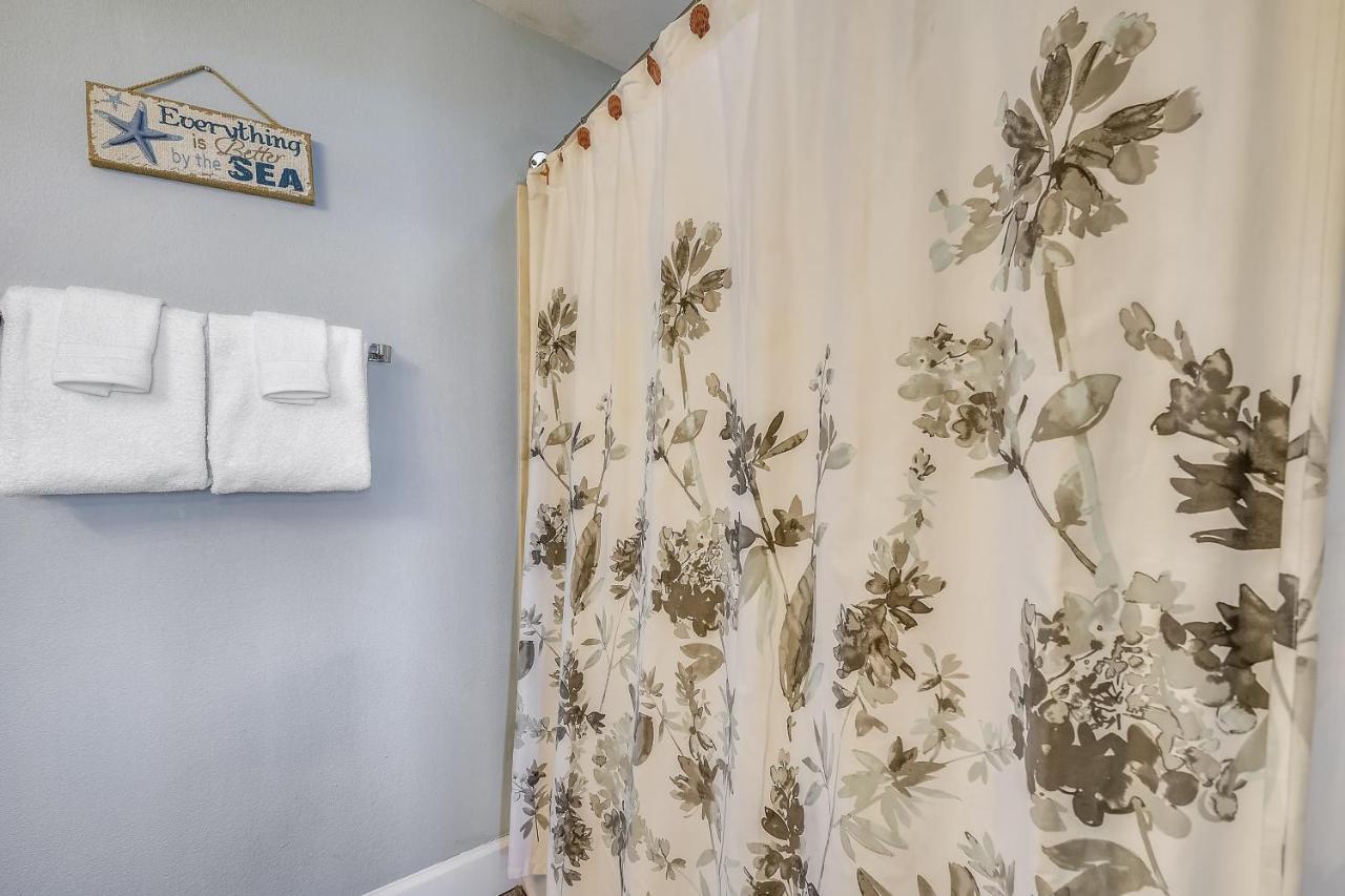 Apartment Tidewater #1704 By Book That *