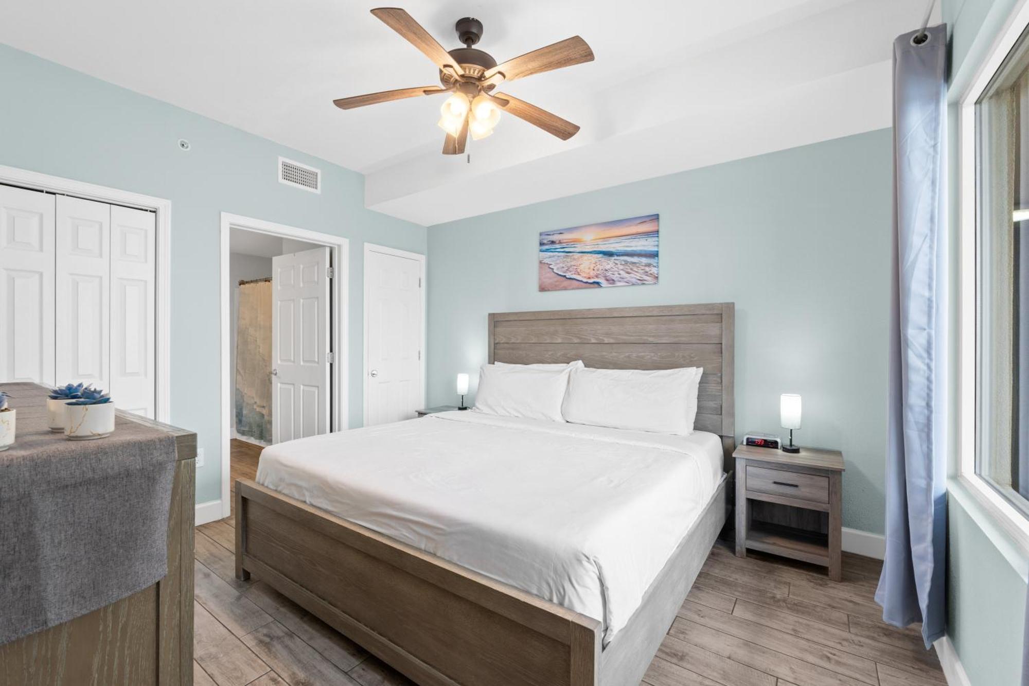 Tidewater #1704 By Book That Apartment