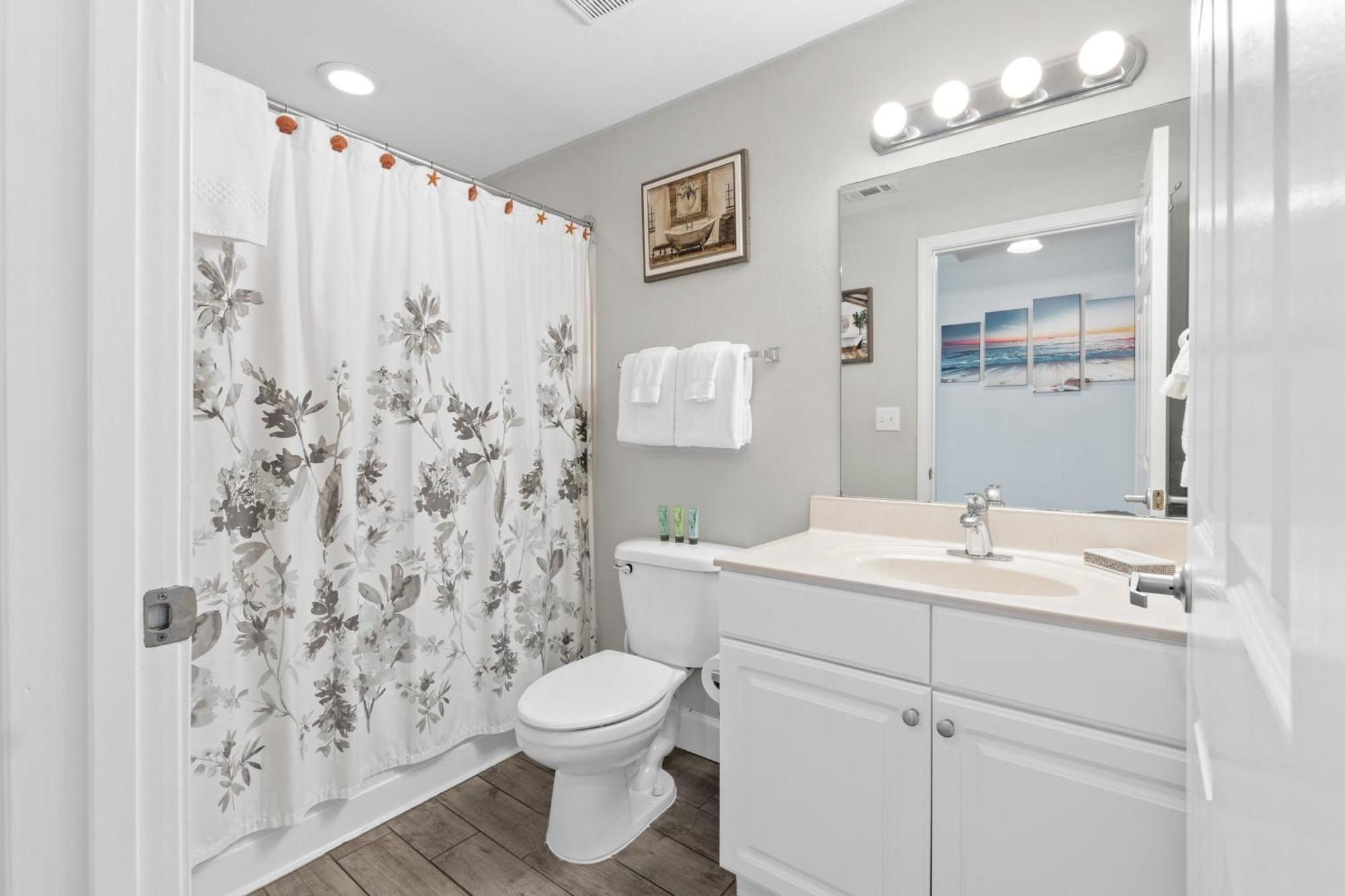Tidewater #1704 By Book That Apartment *