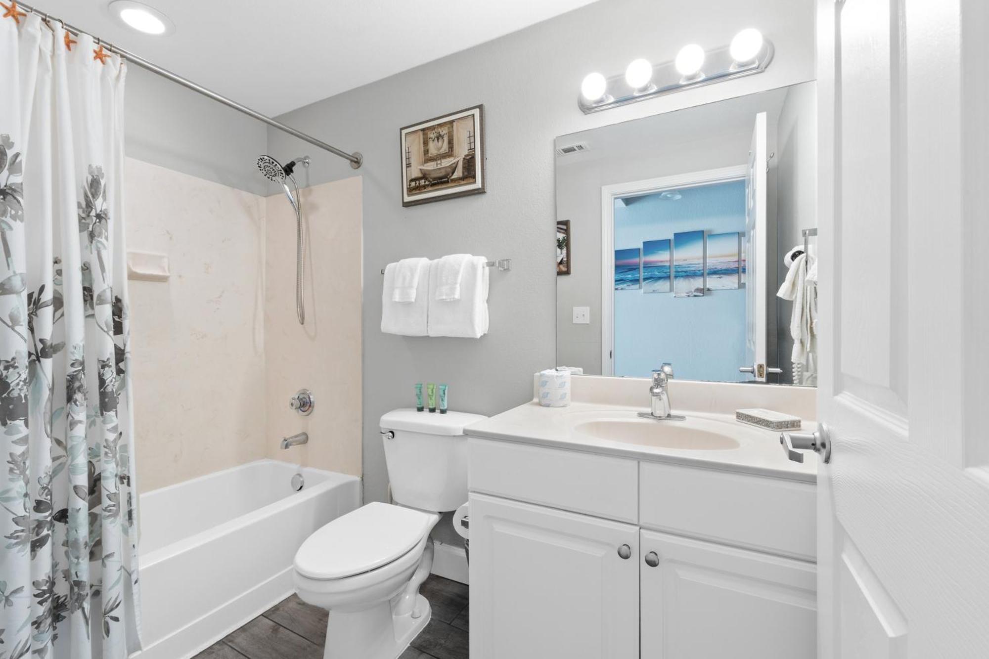 Apartment Tidewater #1704 By Book That *