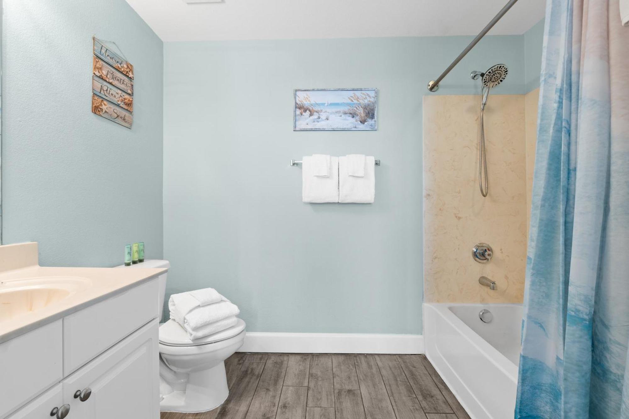 Tidewater #1704 By Book That Apartment *
